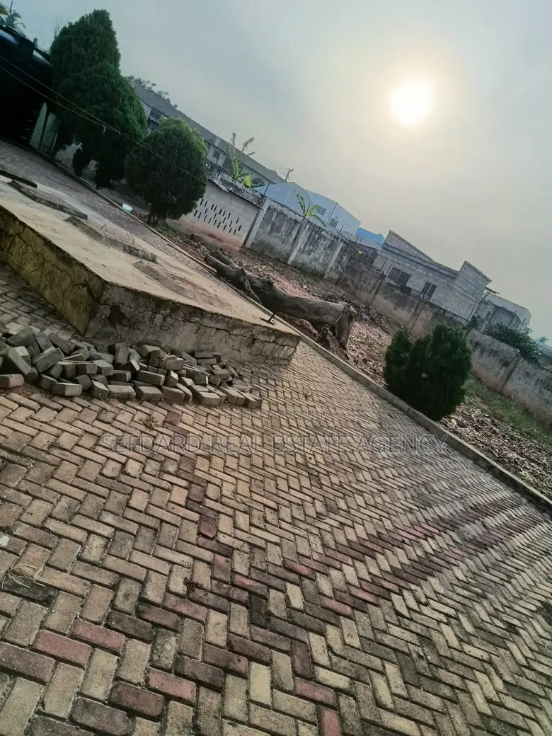 4bdrm House in Sefdard Properties, Ablekuma for rent