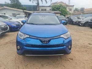 Toyota RAV4 XLE AWD (2.5L 4cyl 6A) 2017 Blue
