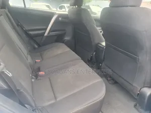 Toyota RAV4 XLE AWD (2.5L 4cyl 6A) 2017 Blue