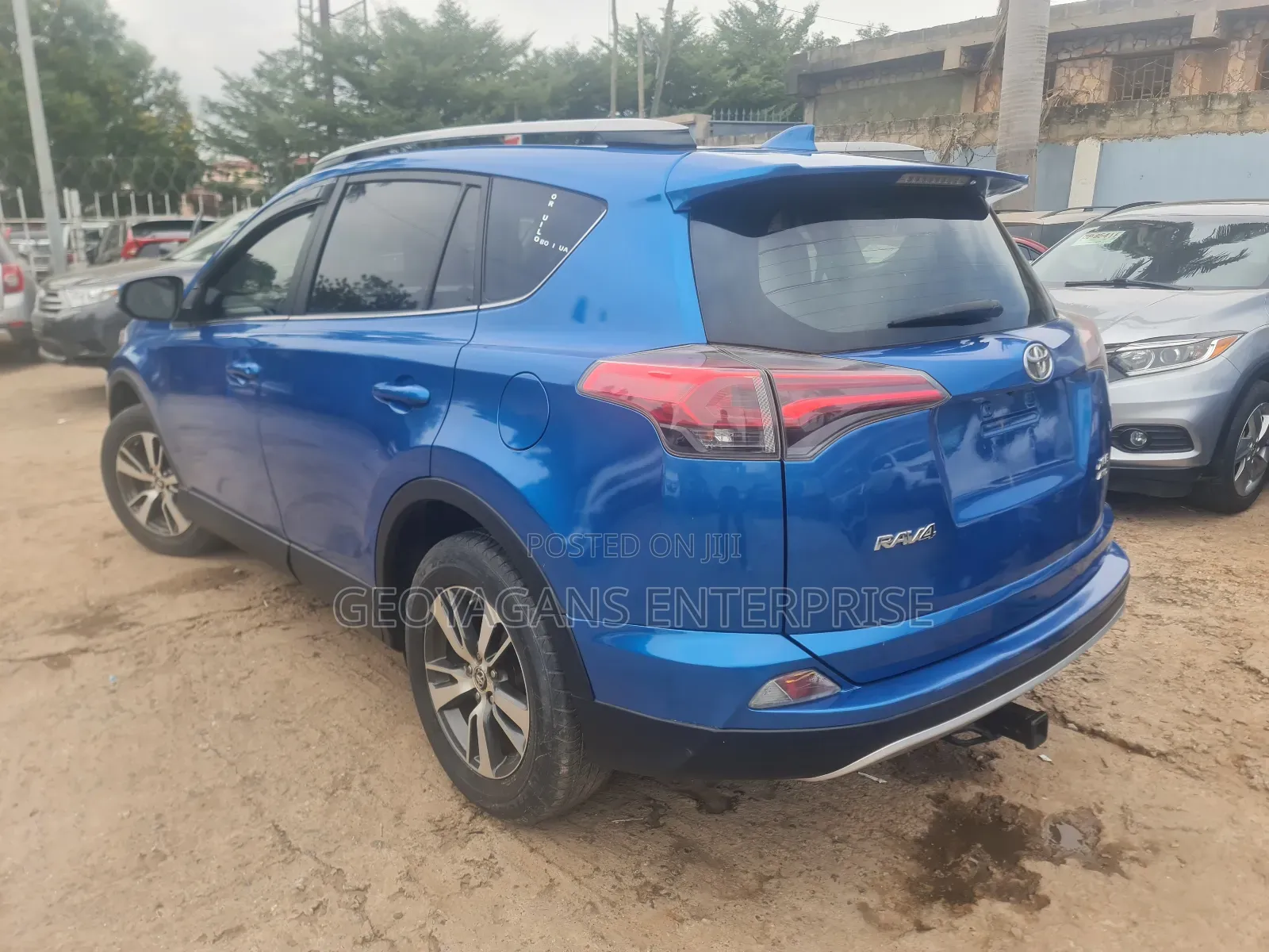 Toyota RAV4 XLE AWD (2.5L 4cyl 6A) 2017 Blue