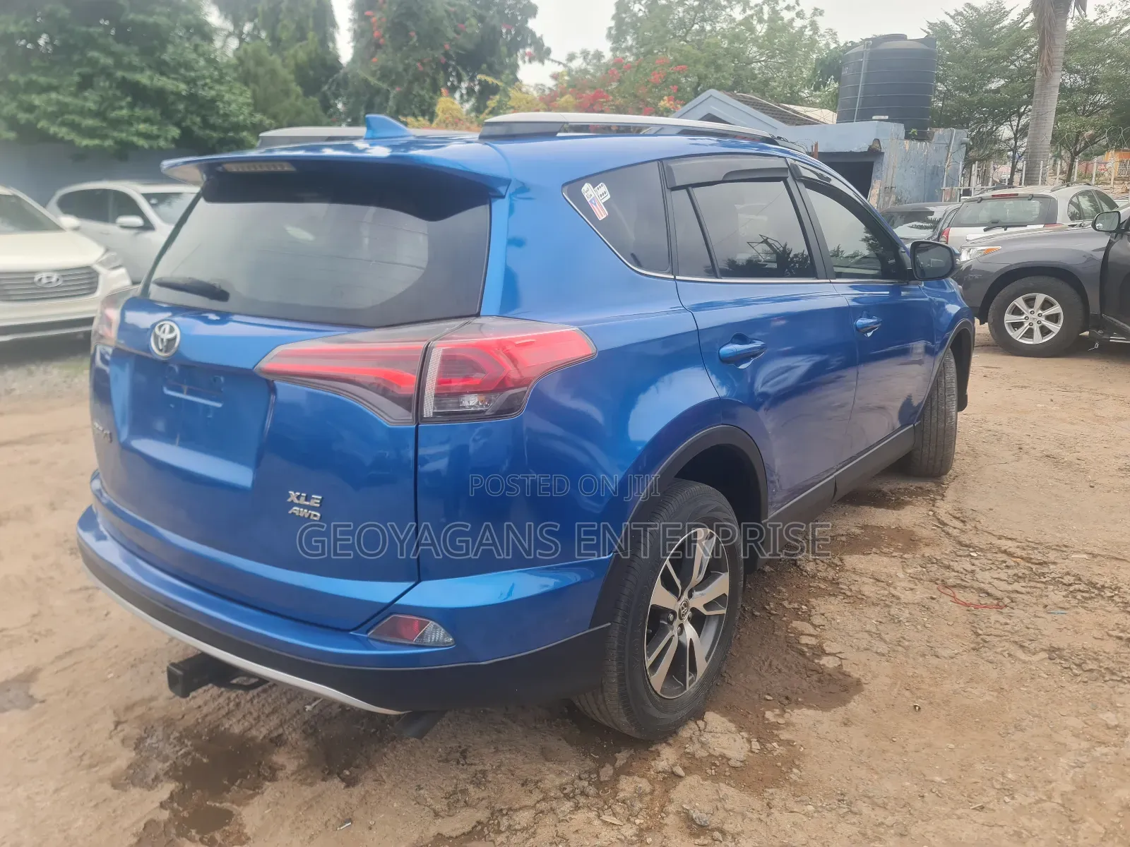 Toyota RAV4 XLE AWD (2.5L 4cyl 6A) 2017 Blue