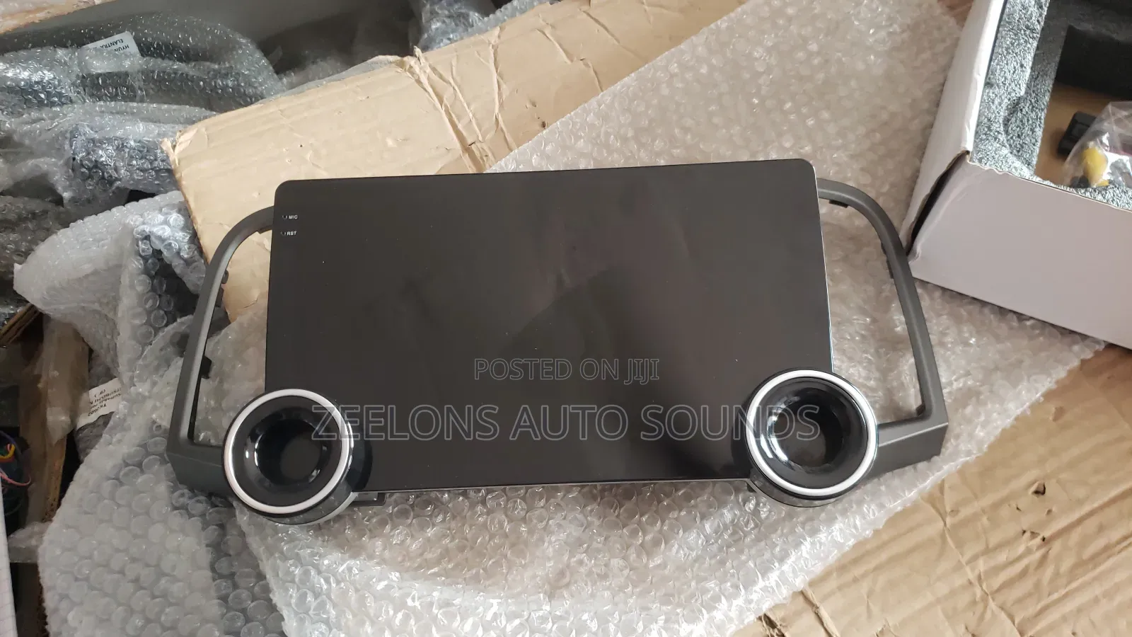 Venza Double Knob Carplay Multimedia Screen