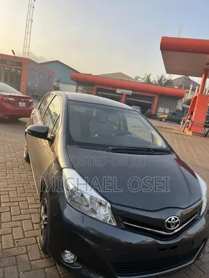 Toyota Vitz 1.5 FWD 5dr 2013 Gray