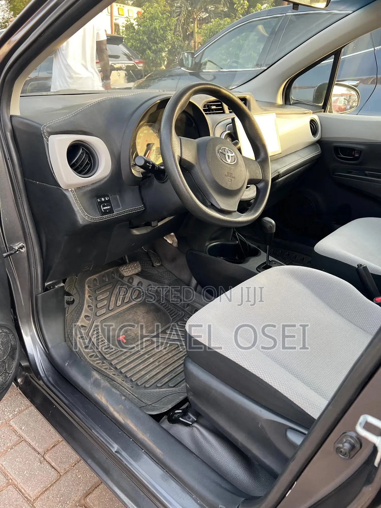 Toyota Vitz 1.5 FWD 5dr 2013 Gray