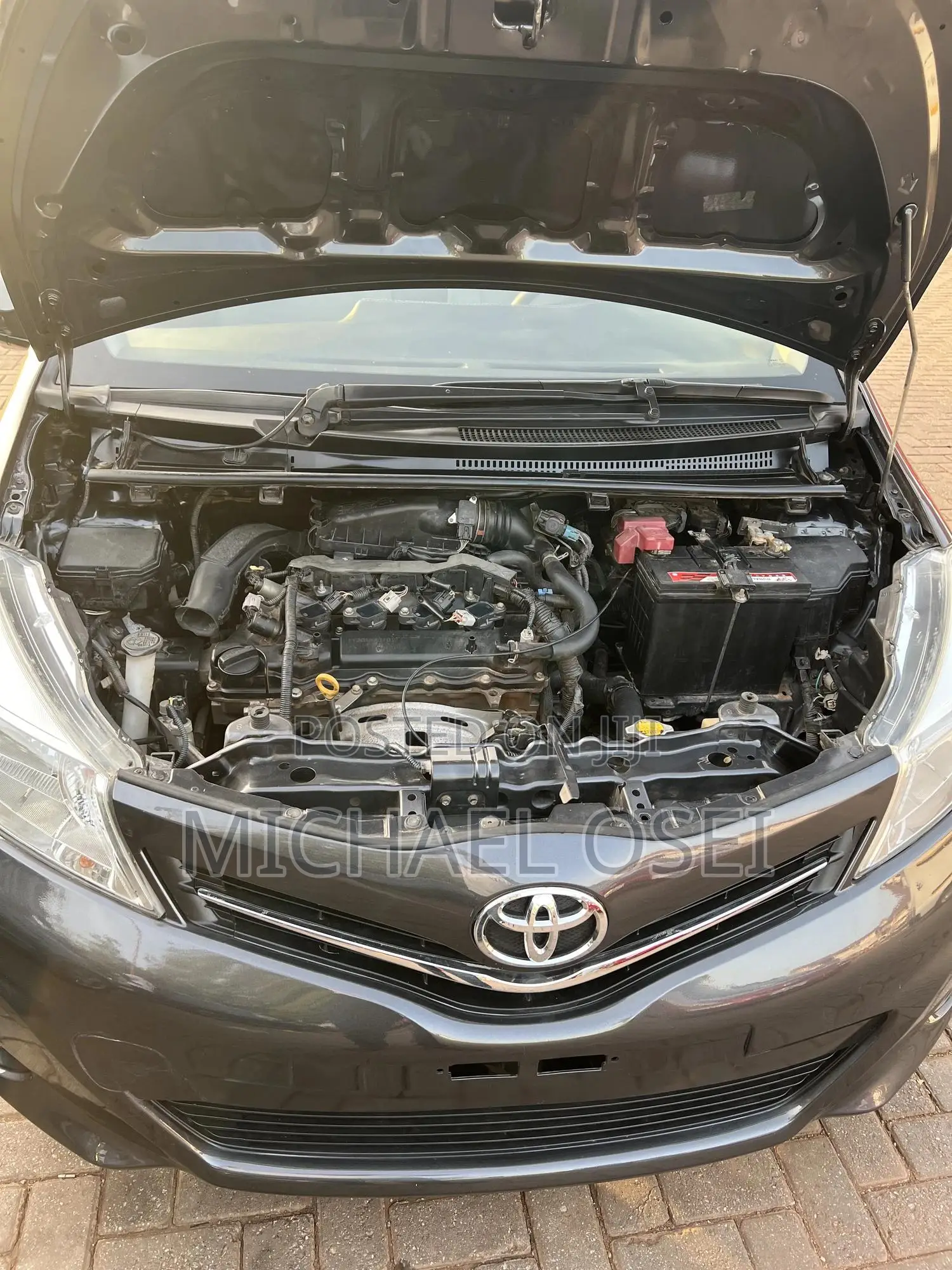 Toyota Vitz 1.5 FWD 5dr 2013 Gray