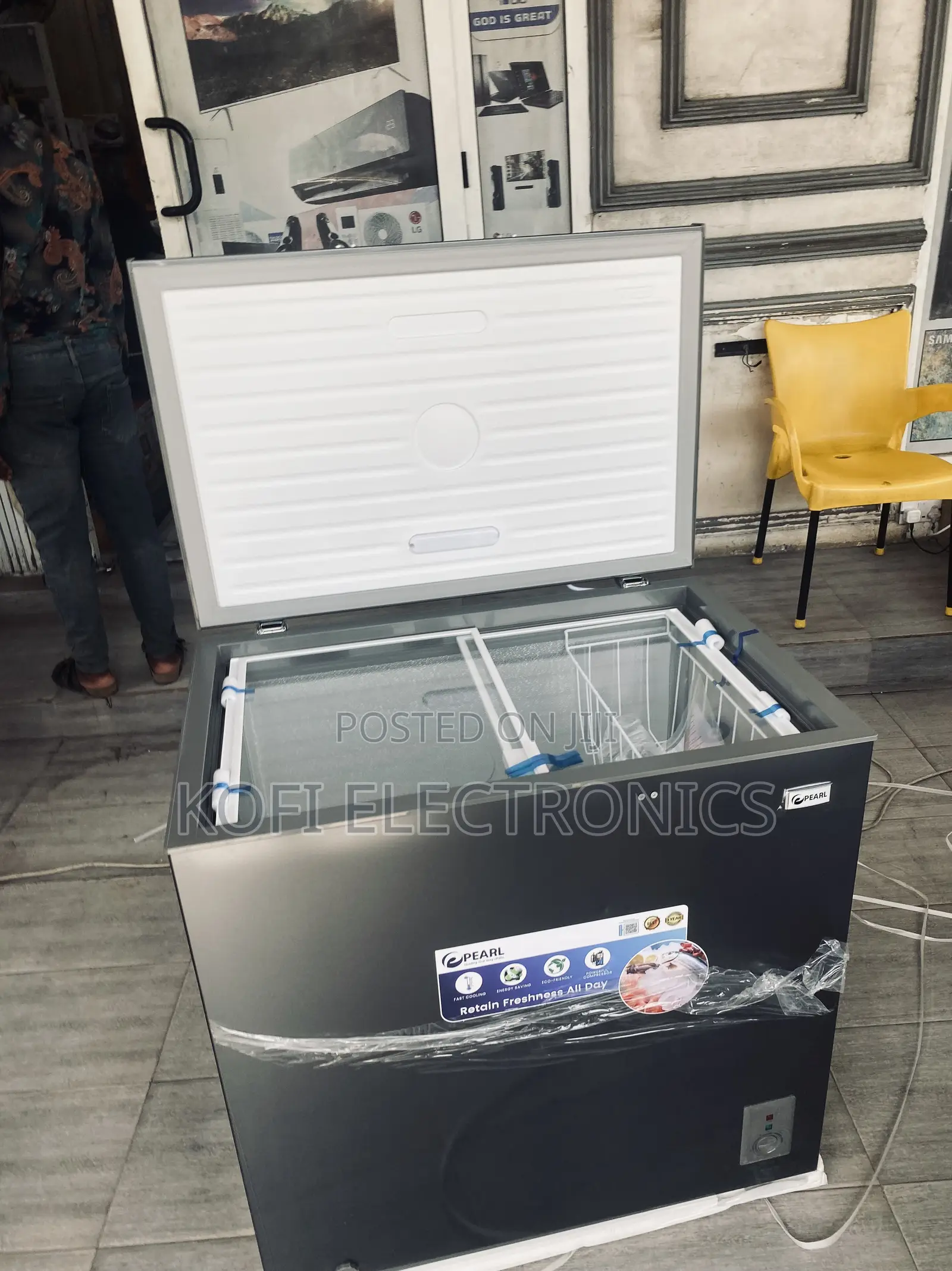 Keep Food Fresh in a Glamorous Pearl PCF-2620-13m Freezer