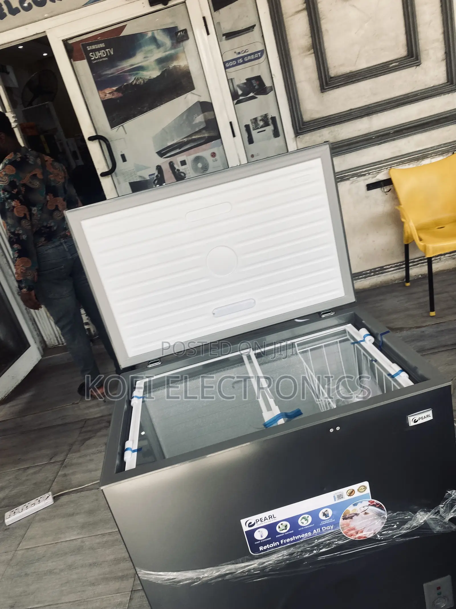 Glamorous Design Meets Function in Pearl PCF-2620-13m Freezer