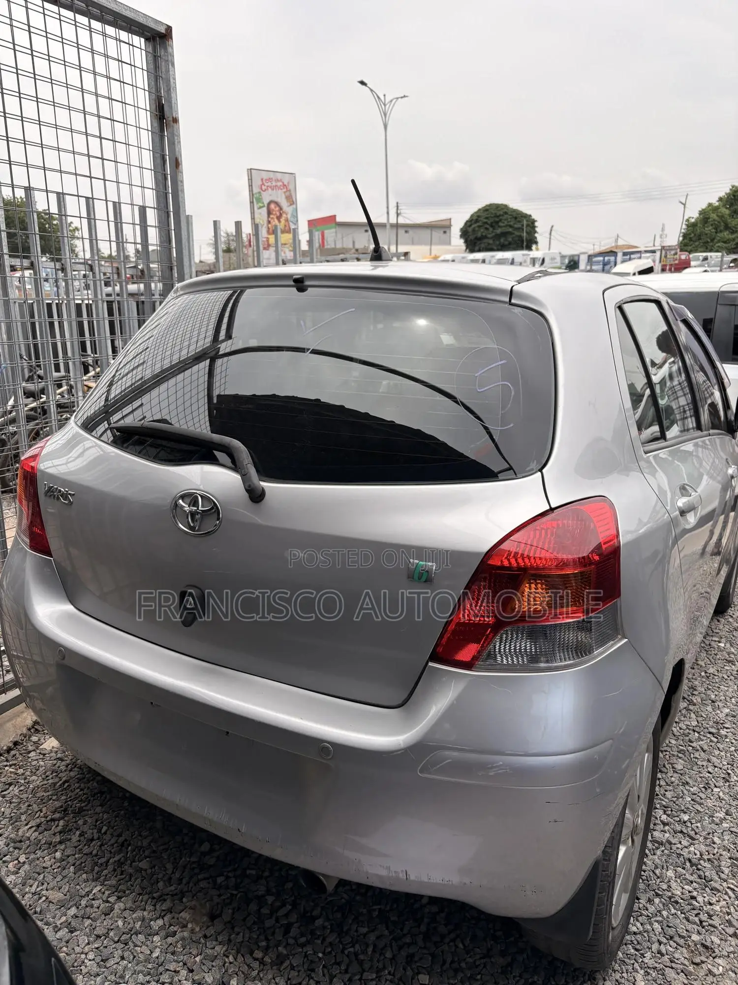 Toyota Yaris Base Hatchback 5dr 2010 Silver