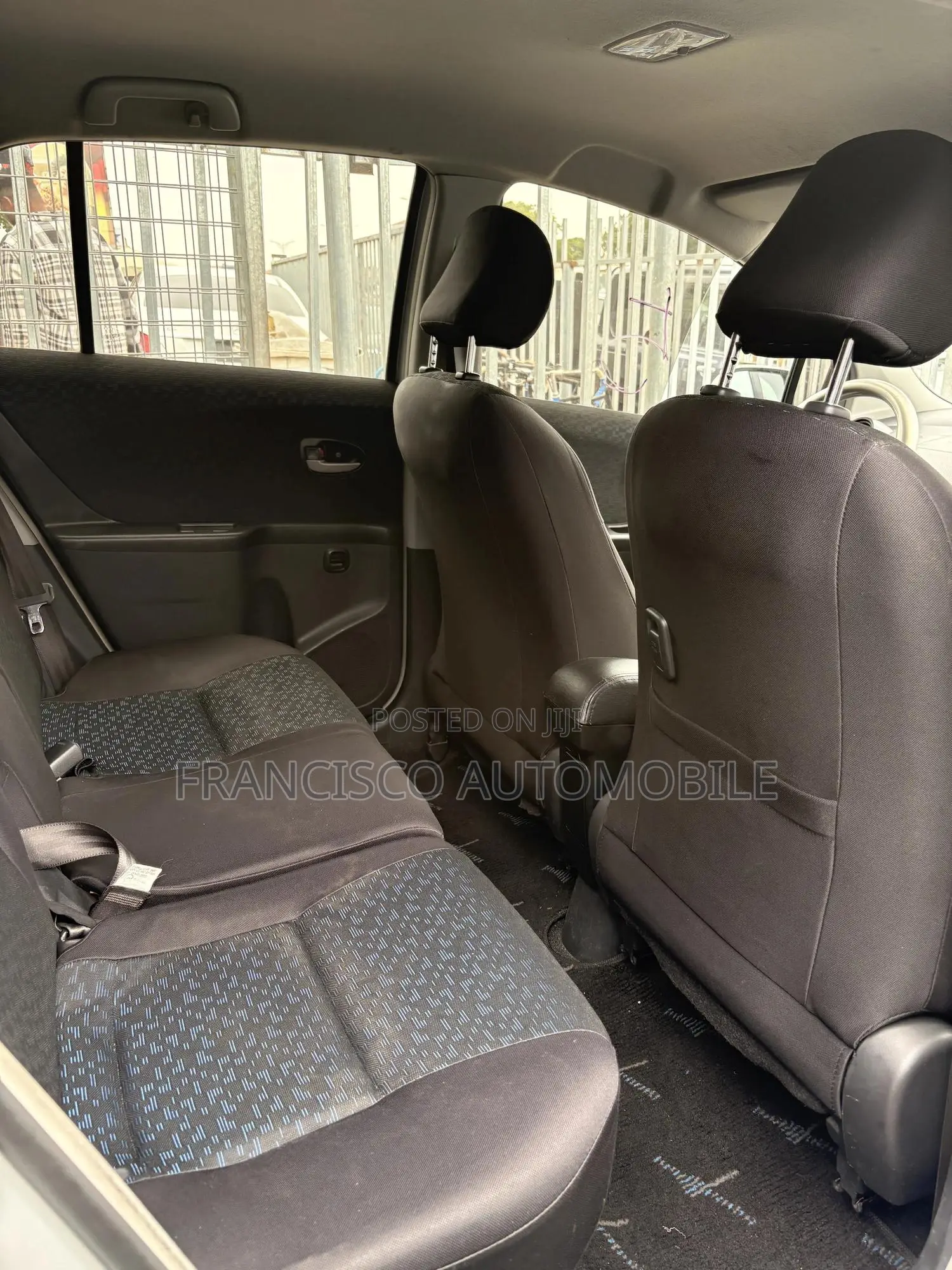Toyota Yaris Base Hatchback 5dr 2010 Silver