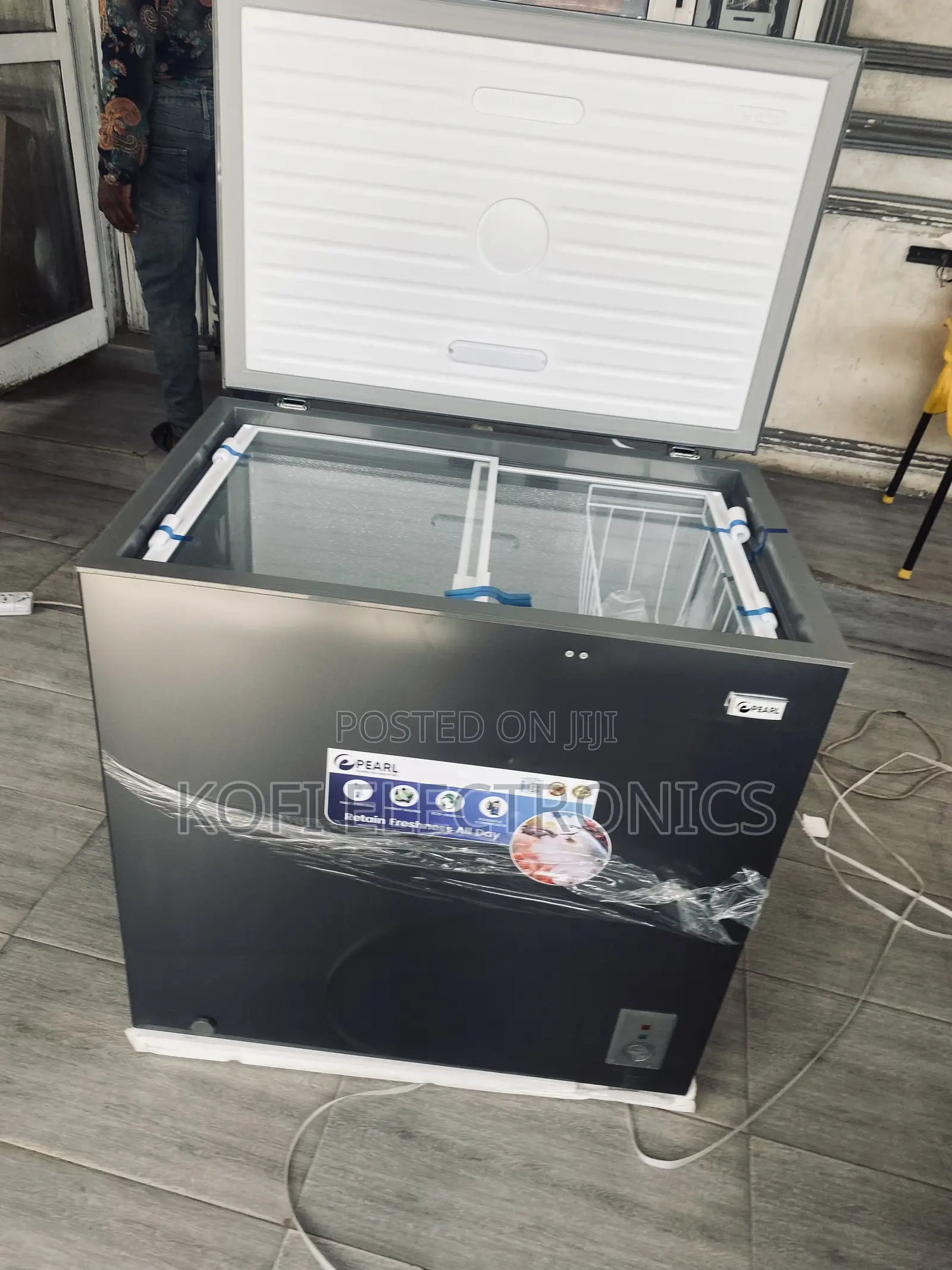 Glamorous Pearl PCF-2620-13m Freezer: Elegance and Efficiency