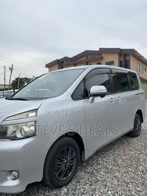 Toyota Voxy 2012 Silver