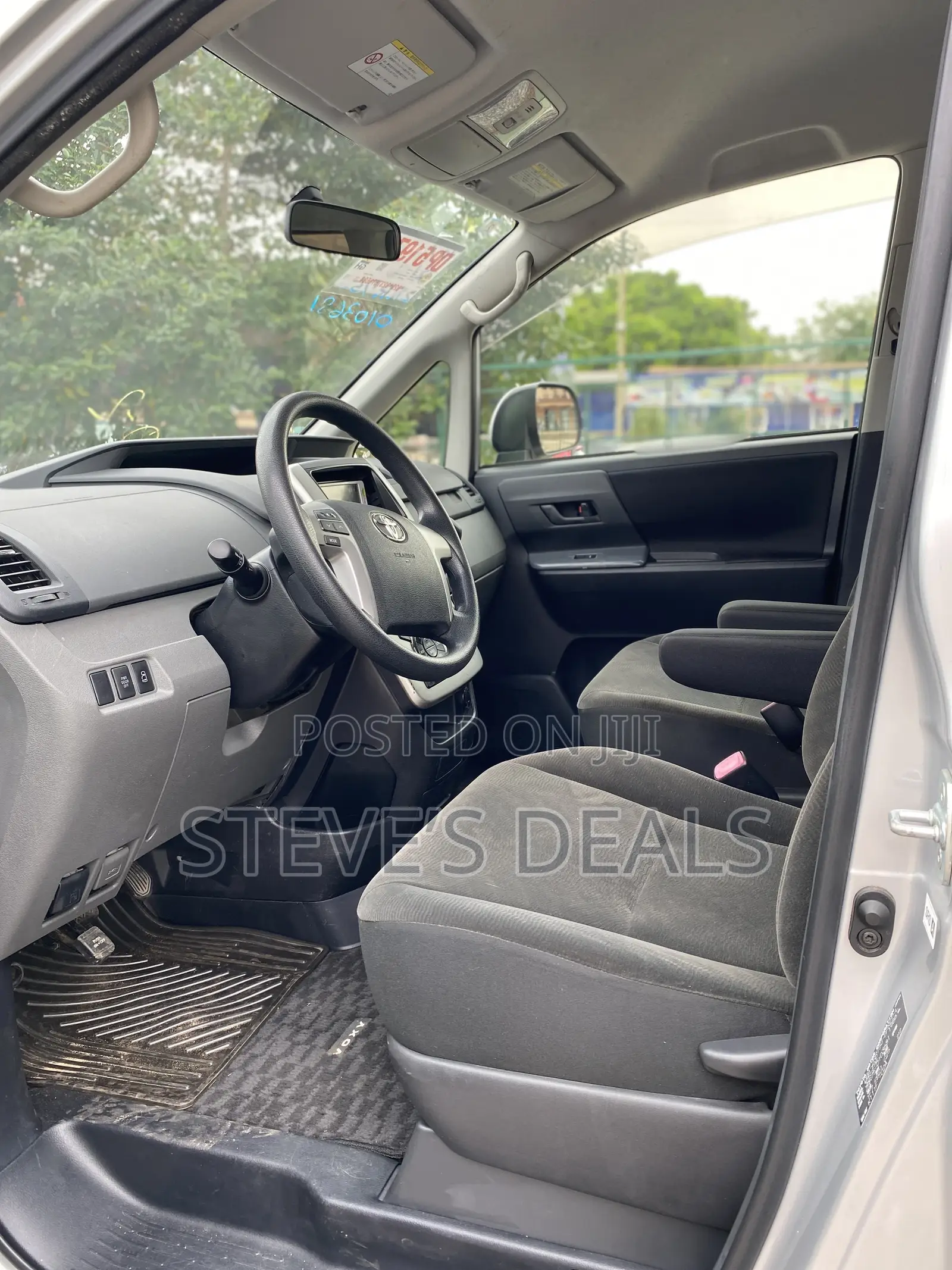 Toyota Voxy 2012 Silver