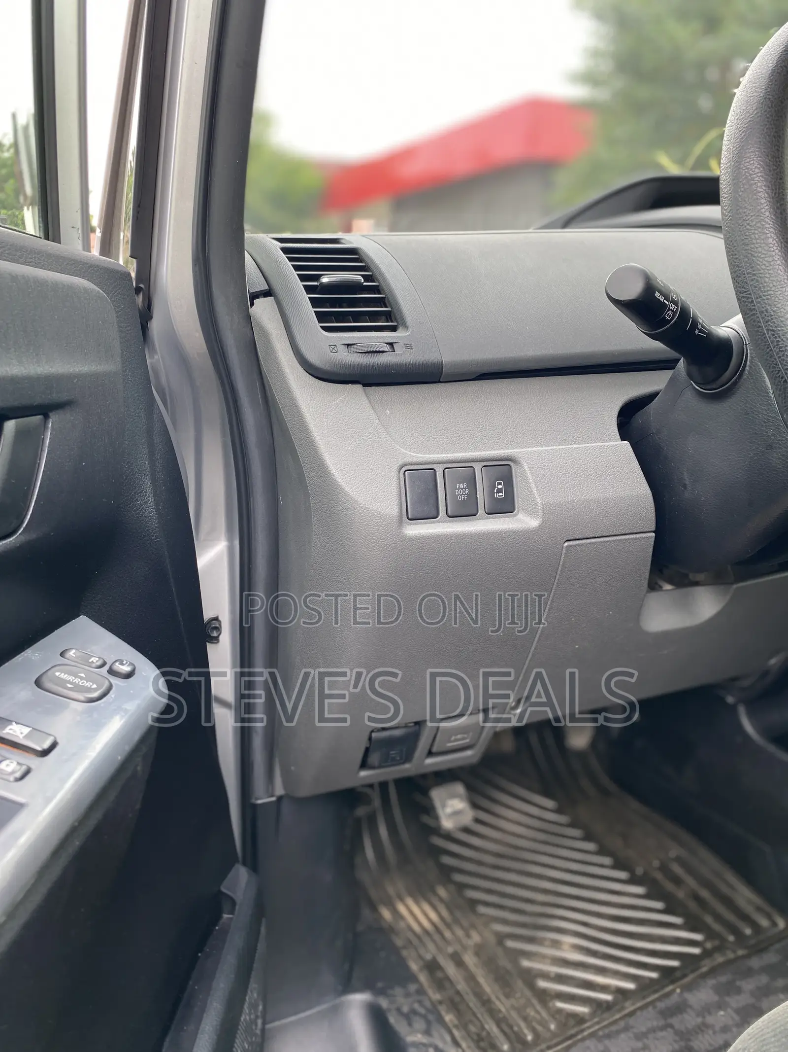 Toyota Voxy 2012 Silver