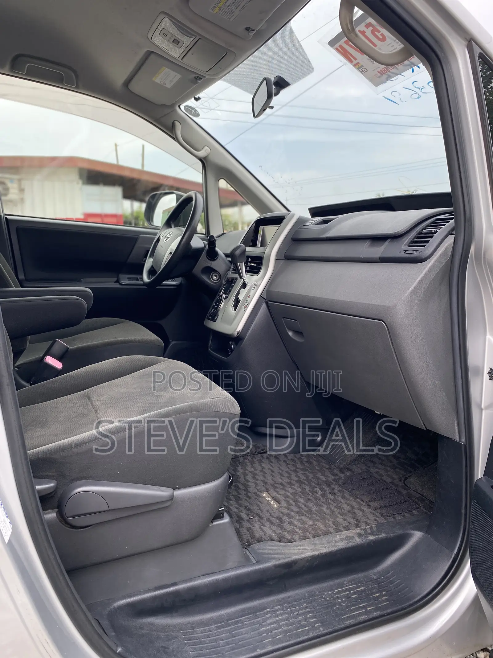 Toyota Voxy 2012 Silver