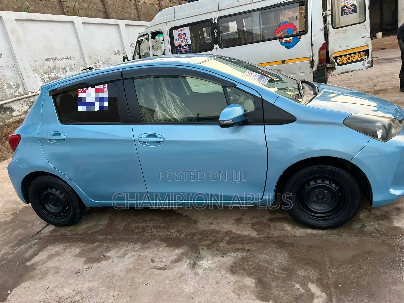 Toyota Vitz 1.3 AWD 3dr 2015 Blue
