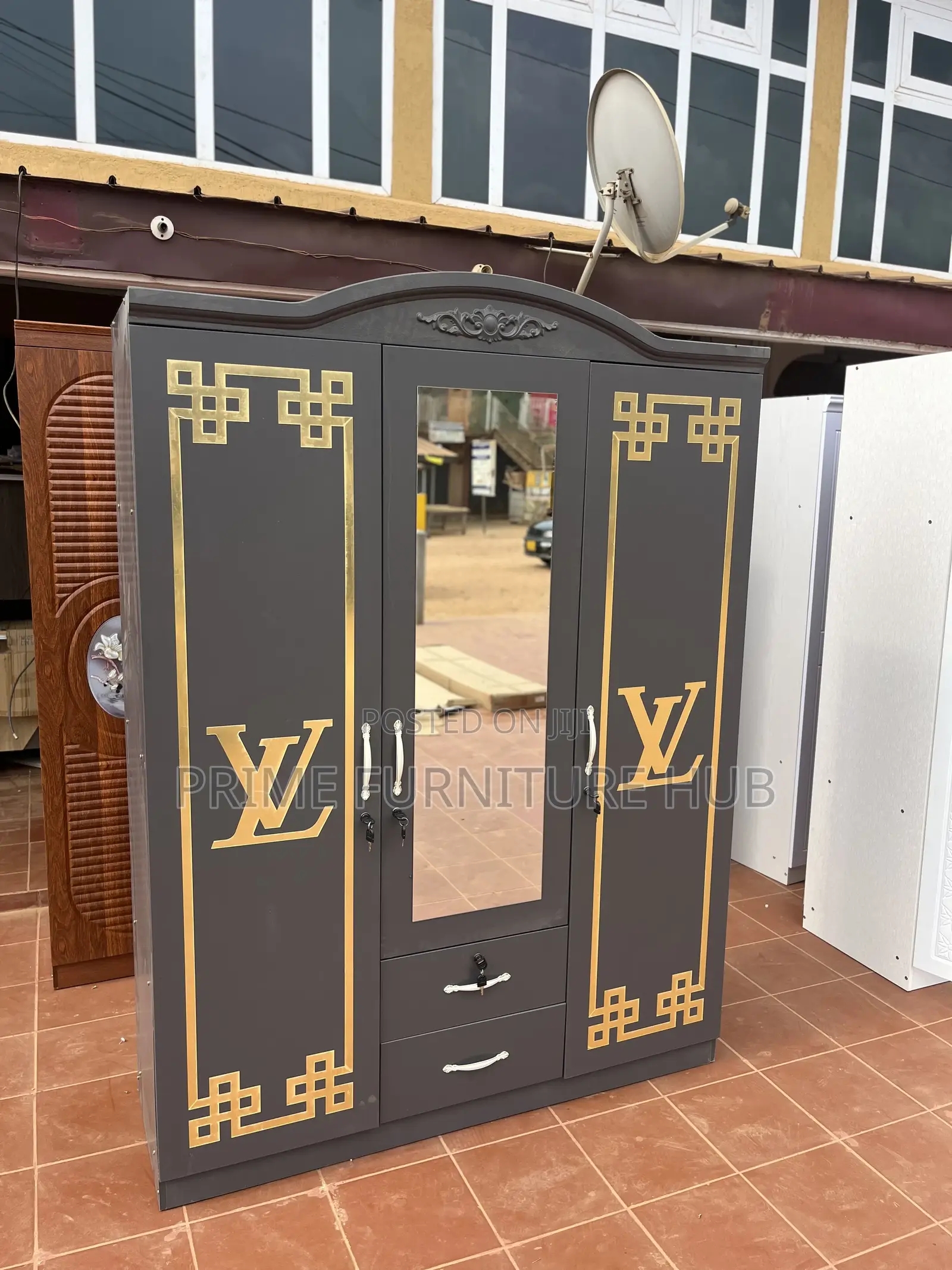 3-Door Wardrobe With Mirror