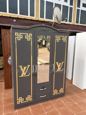 3-Door Wardrobe With Mirror