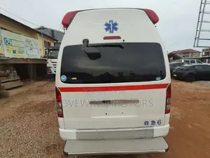 Toyota HiAce 2013 White