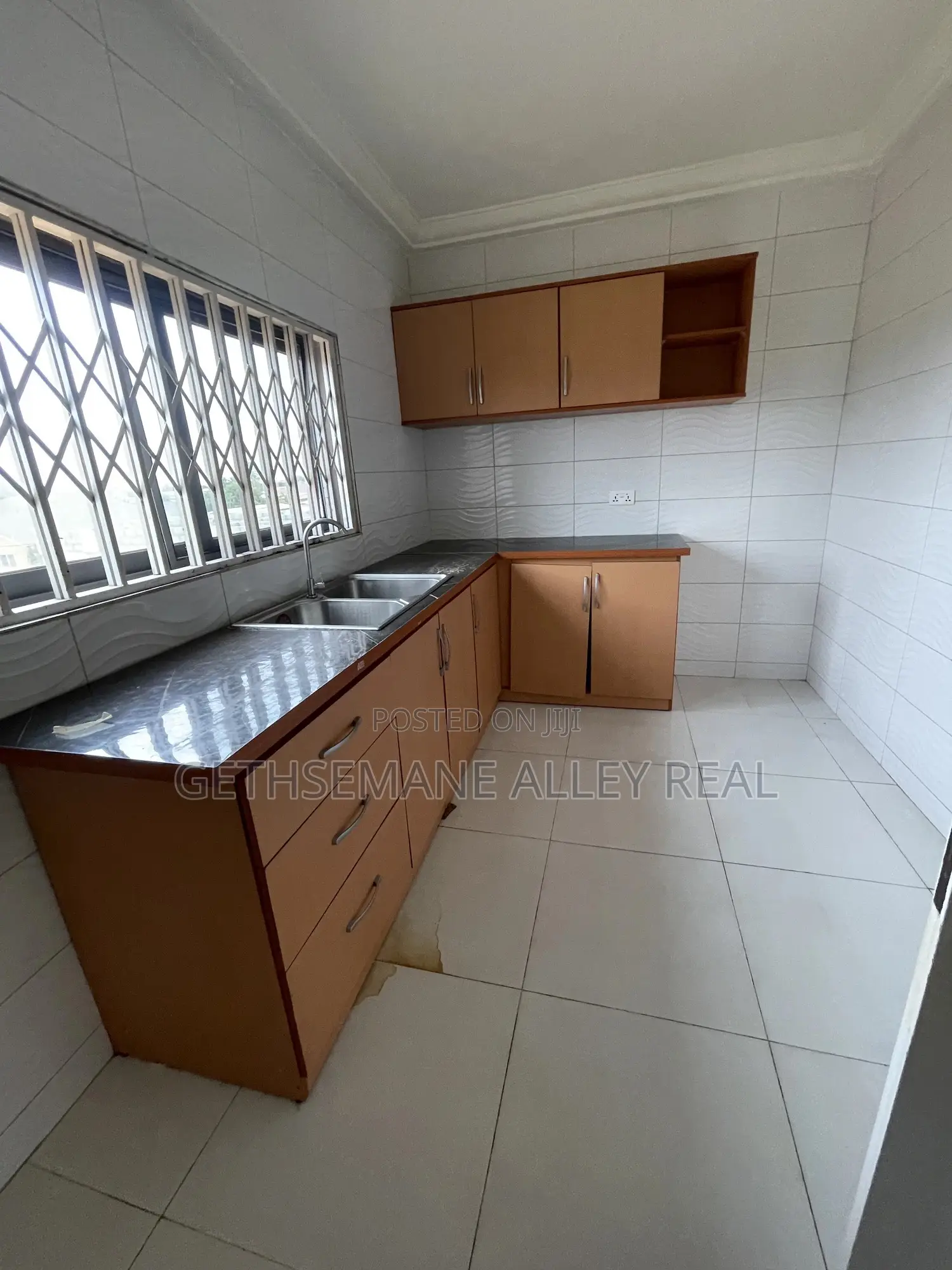 2bdrm Apartment in Gethsemeny Alley, Adenta for rent