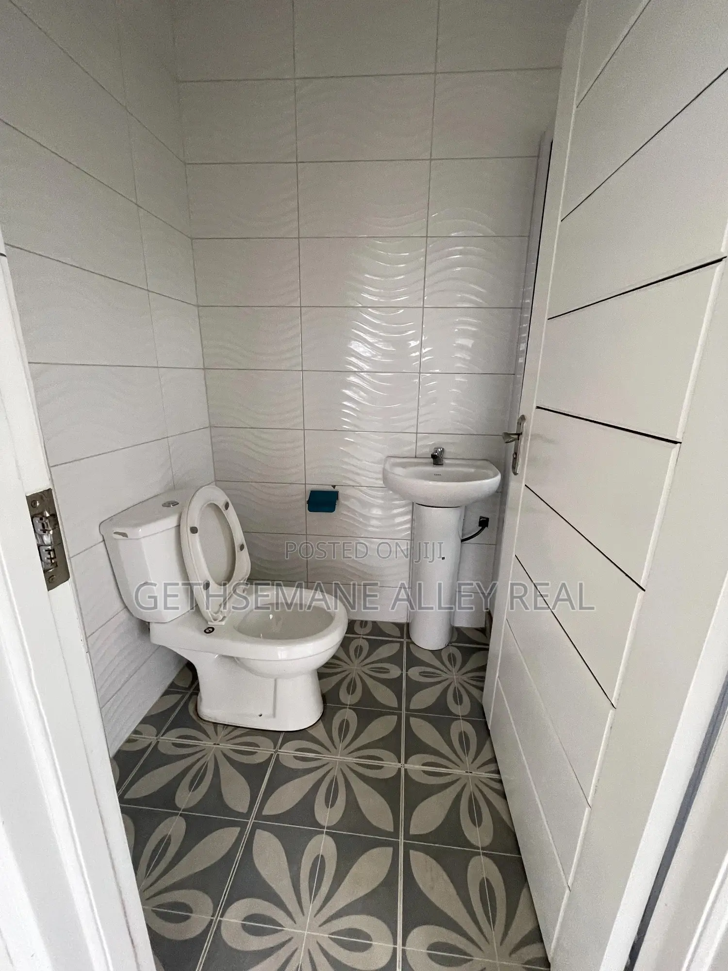 2bdrm Apartment in Gethsemeny Alley, Adenta for rent