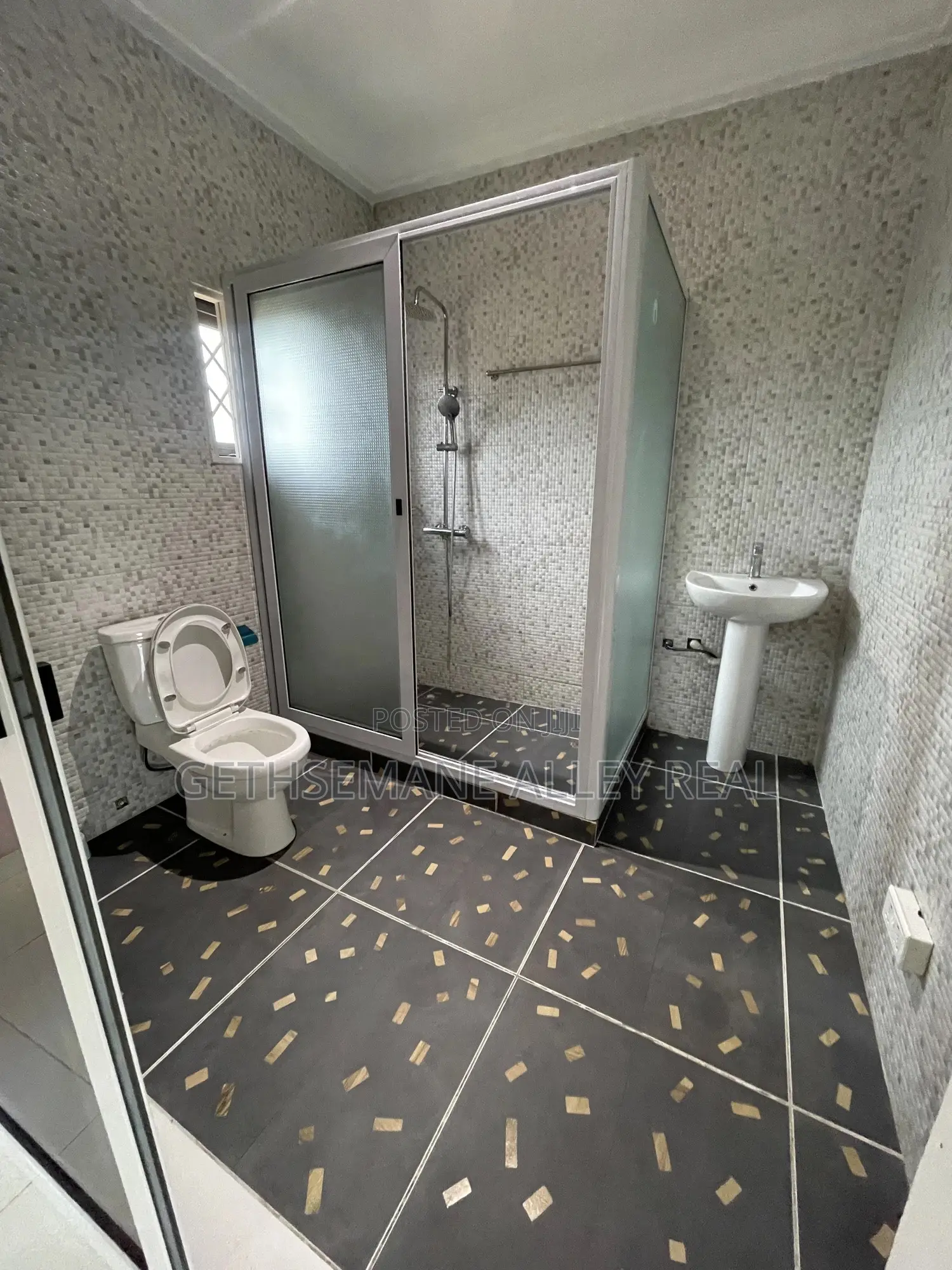 2bdrm Apartment in Gethsemeny Alley, Adenta for rent