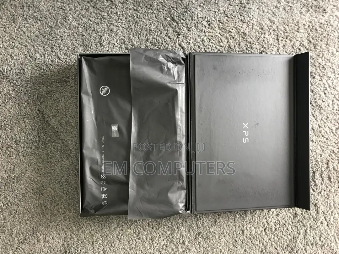 New Laptop Dell XPS 13 9310 8GB Intel Core i5 SSD 256GB