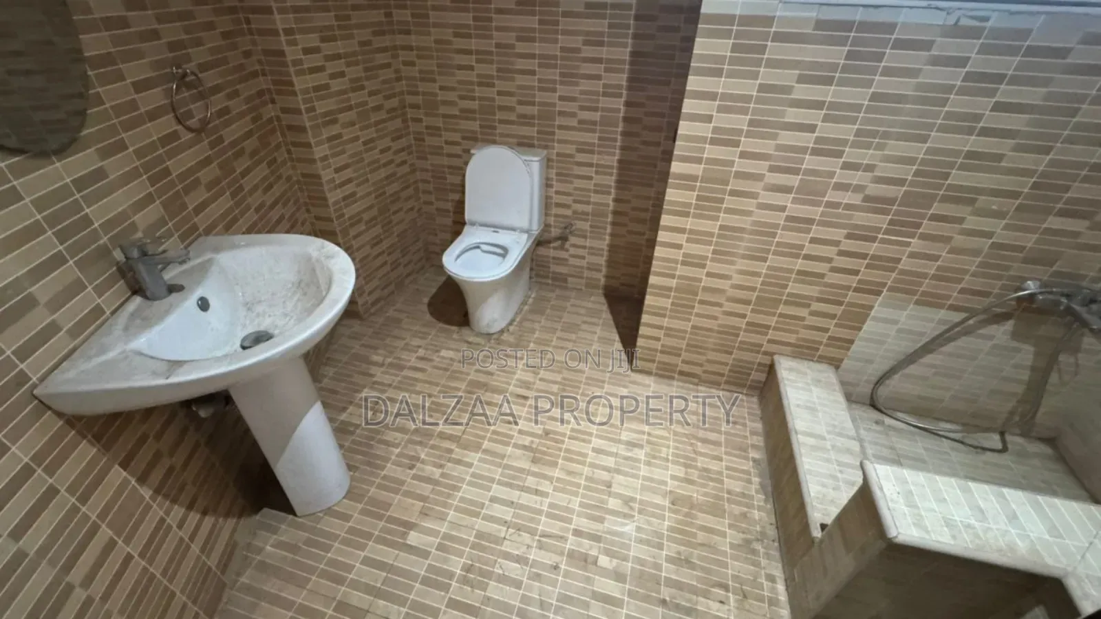5bdrm Apartment in Airport Residential Area for rent