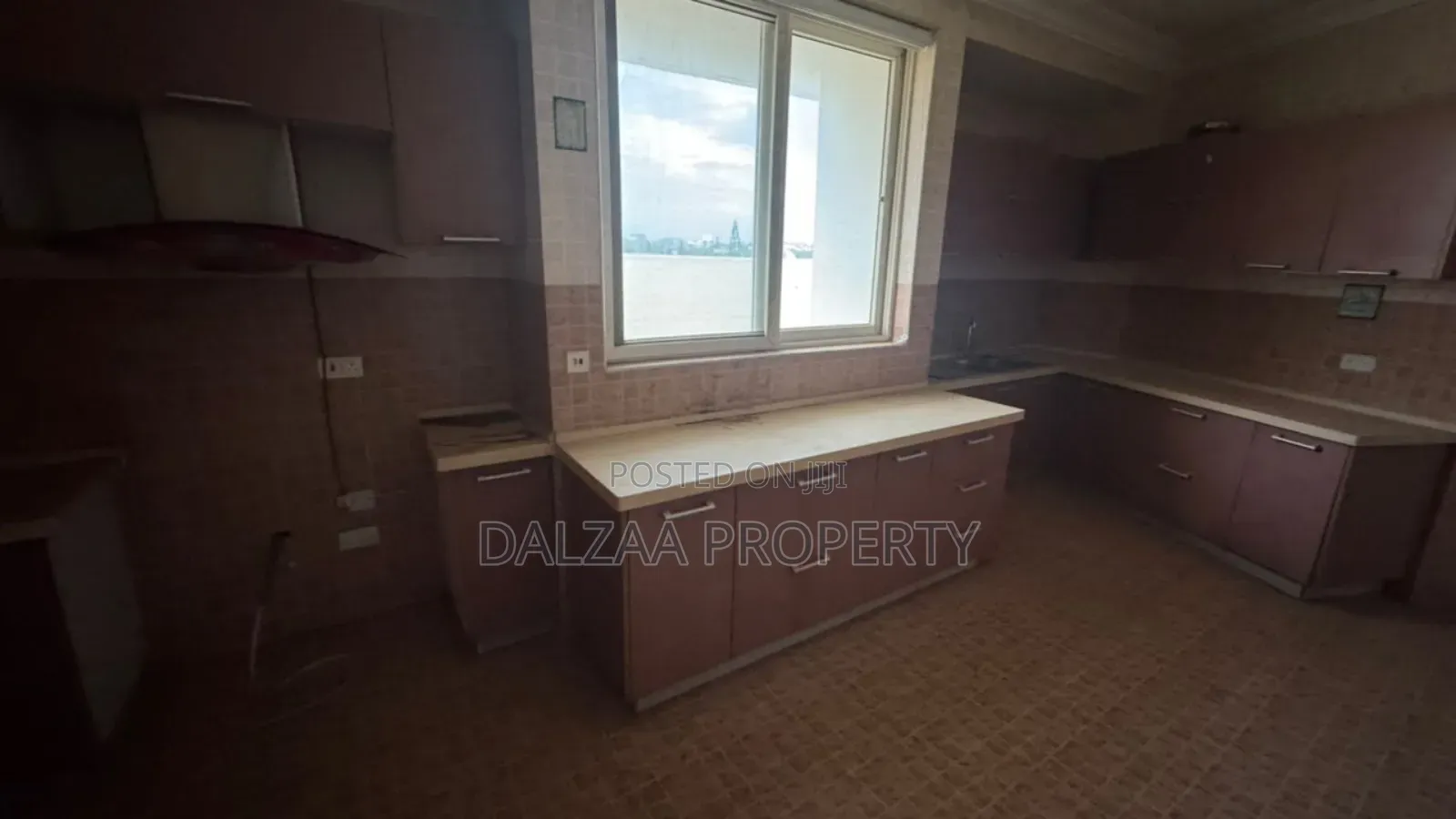 5bdrm Apartment in Airport Residential Area for rent