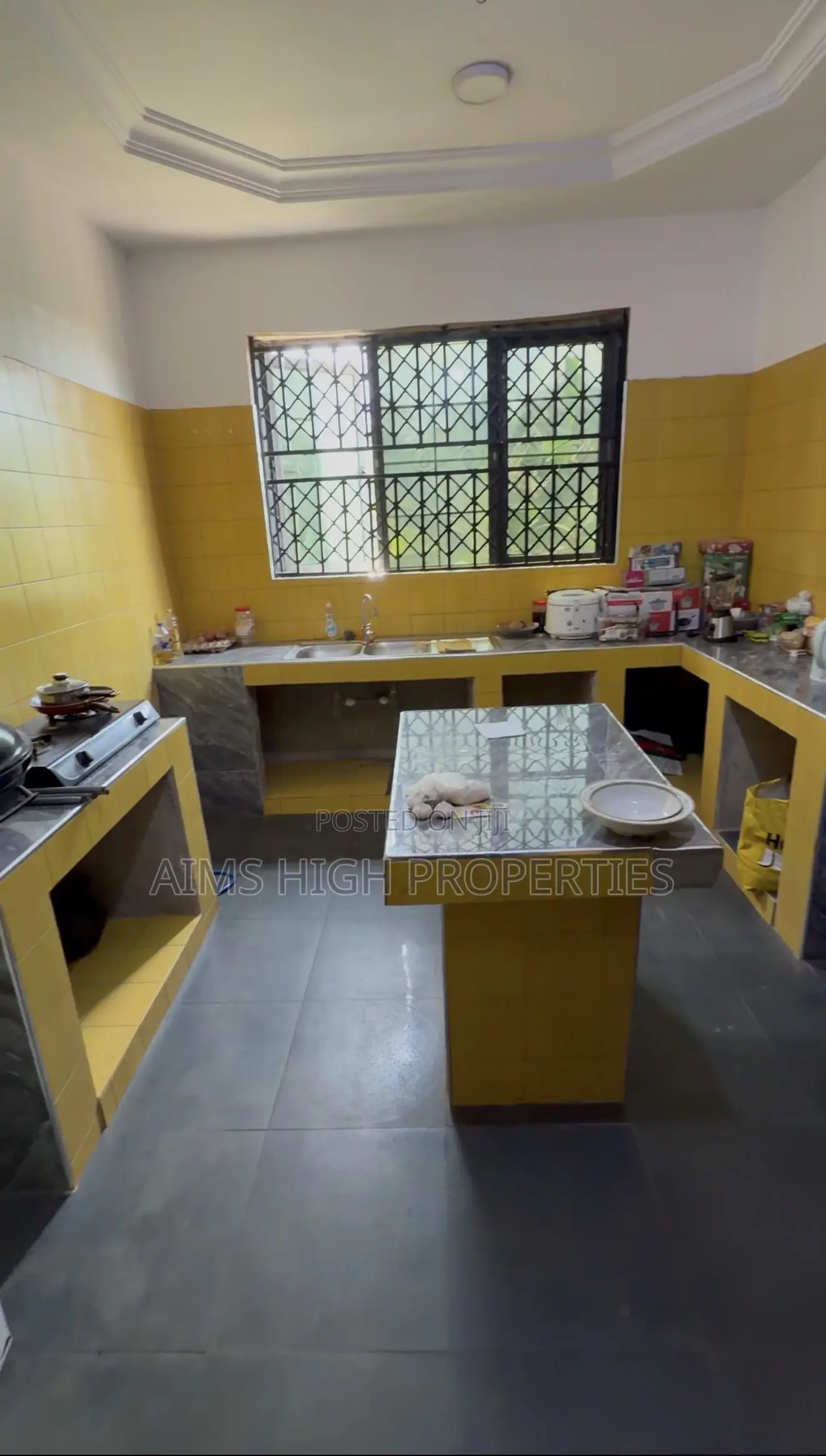 9bdrm House in Aims High Properties, Kumasi Metropolitan for sale
