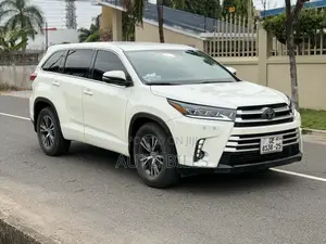 Toyota Highlander LE 4x2 (2.7L 4cyl 6A) 2018 White