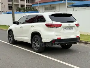Toyota Highlander LE 4x2 (2.7L 4cyl 6A) 2018 White