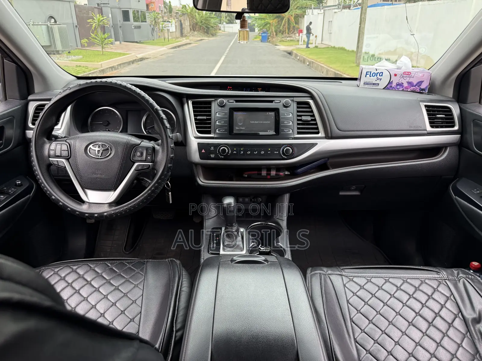 Toyota Highlander LE 4x2 (2.7L 4cyl 6A) 2018 White
