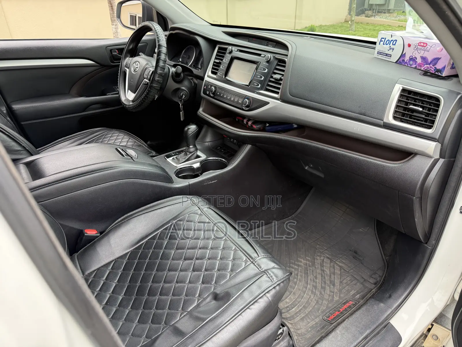 Toyota Highlander LE 4x2 (2.7L 4cyl 6A) 2018 White