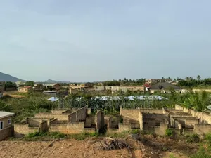 5bdrm Apartment in Amasaman for sale