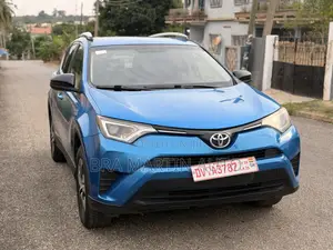 Toyota RAV4 LE FWD (2.5L 4cyl 6A) 2016 Blue