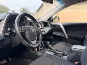 Toyota RAV4 LE FWD (2.5L 4cyl 6A) 2016 Blue