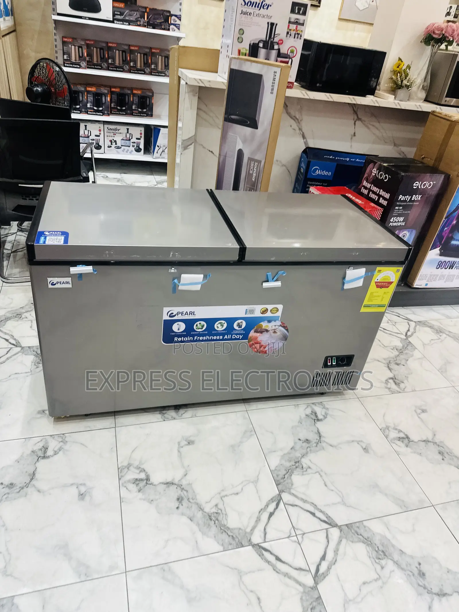 Lovely New PCF-5310-6f. 413l Chest Freezer Pearl