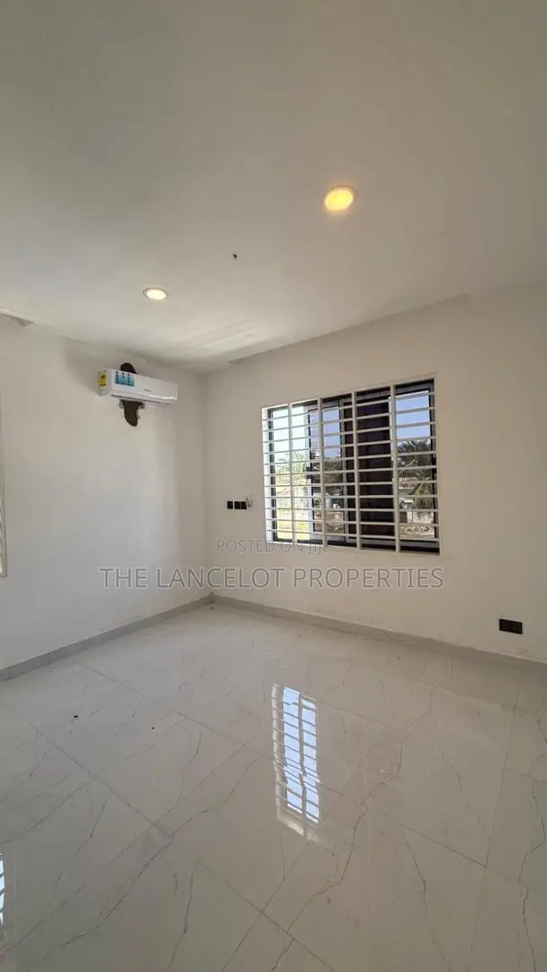 3bdrm House in Baatsonaa, Spintex for rent