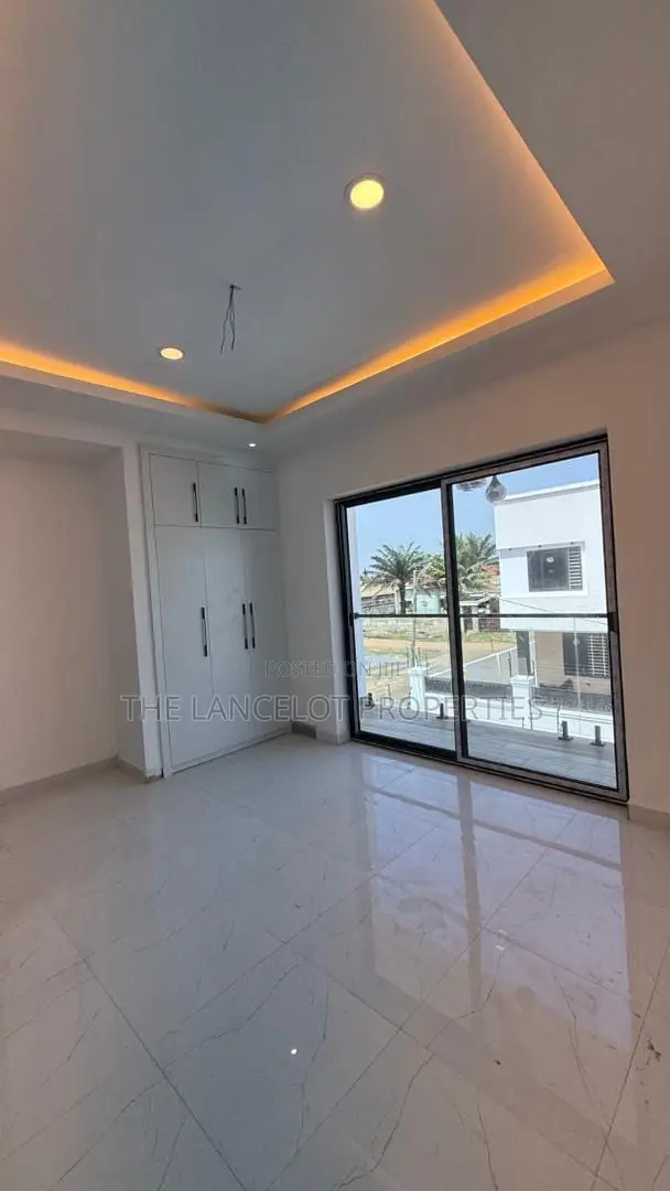 3bdrm House in Baatsonaa, Spintex for rent