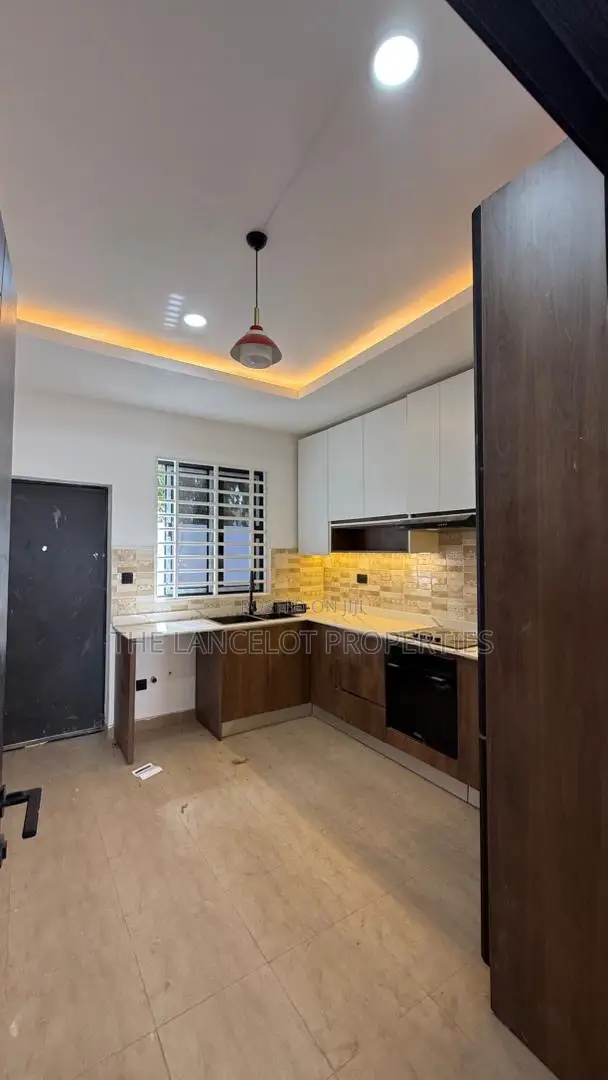 3bdrm House in Baatsonaa, Spintex for rent