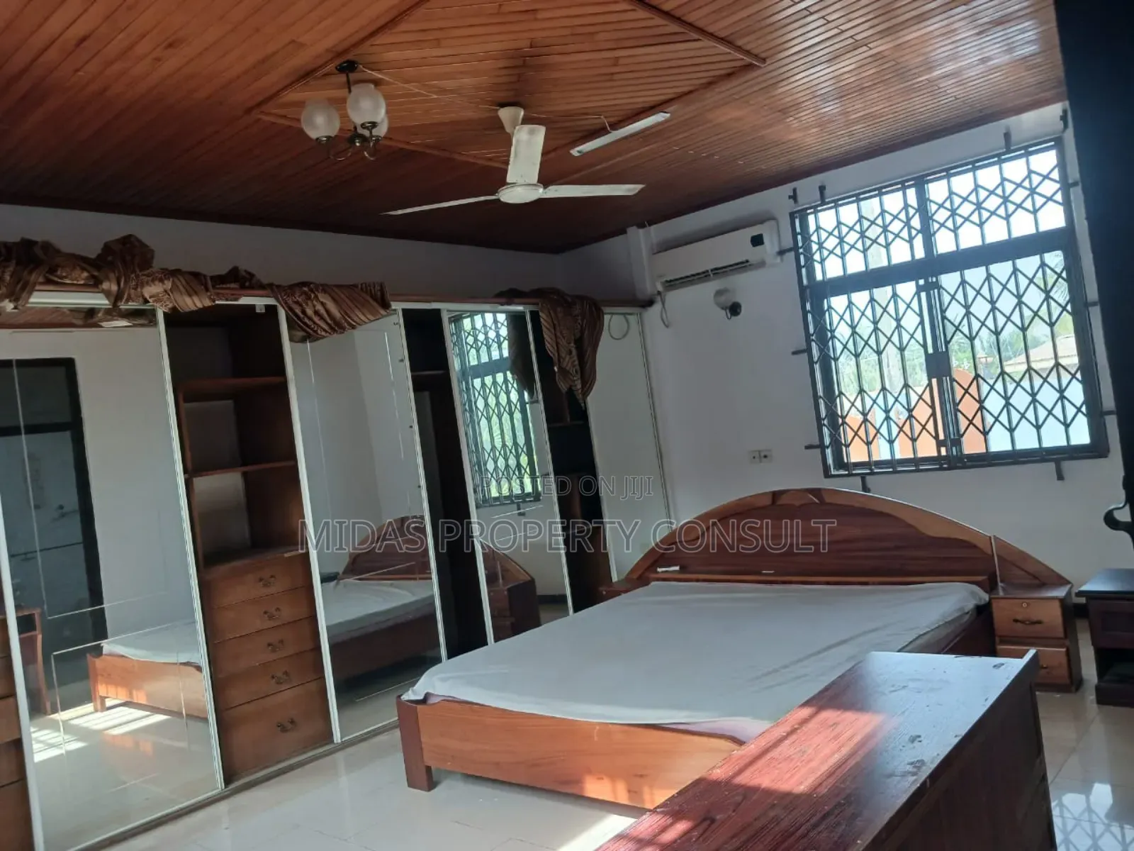 5bdrm House in Tema Maritime, Sakumono for sale