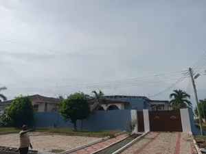 5bdrm House in Tema Maritime, Sakumono for sale