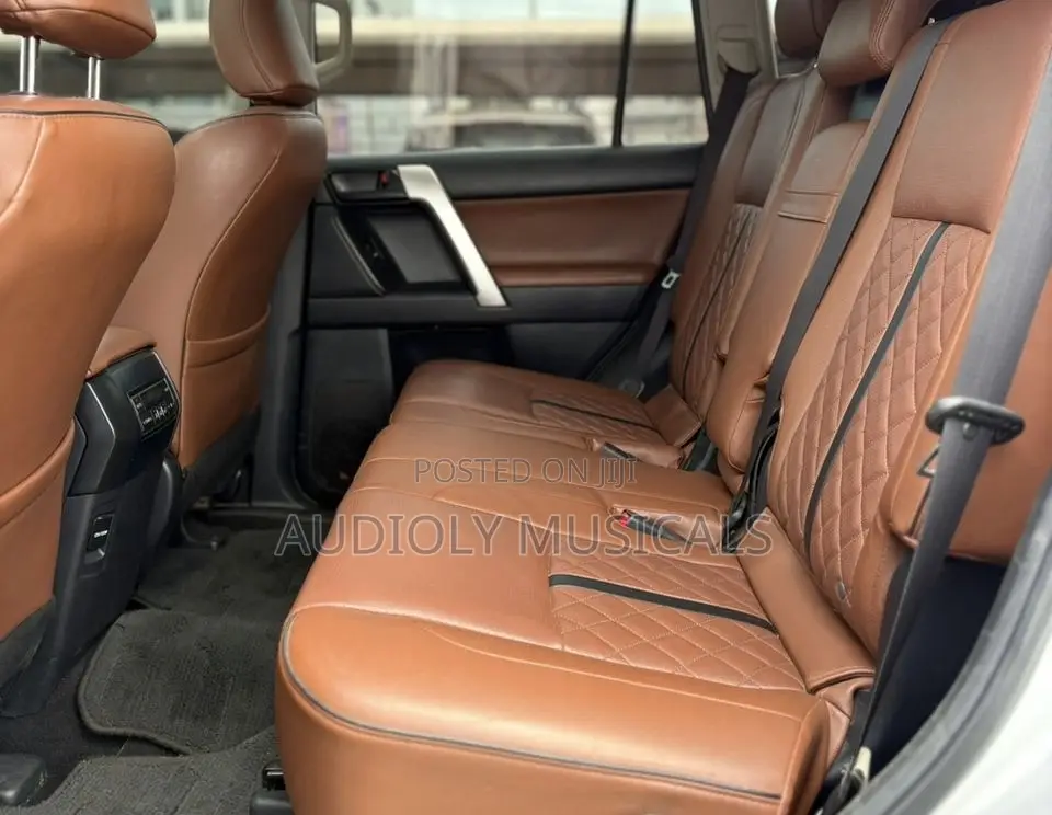 Toyota Land Cruiser Prado 2018 Silver