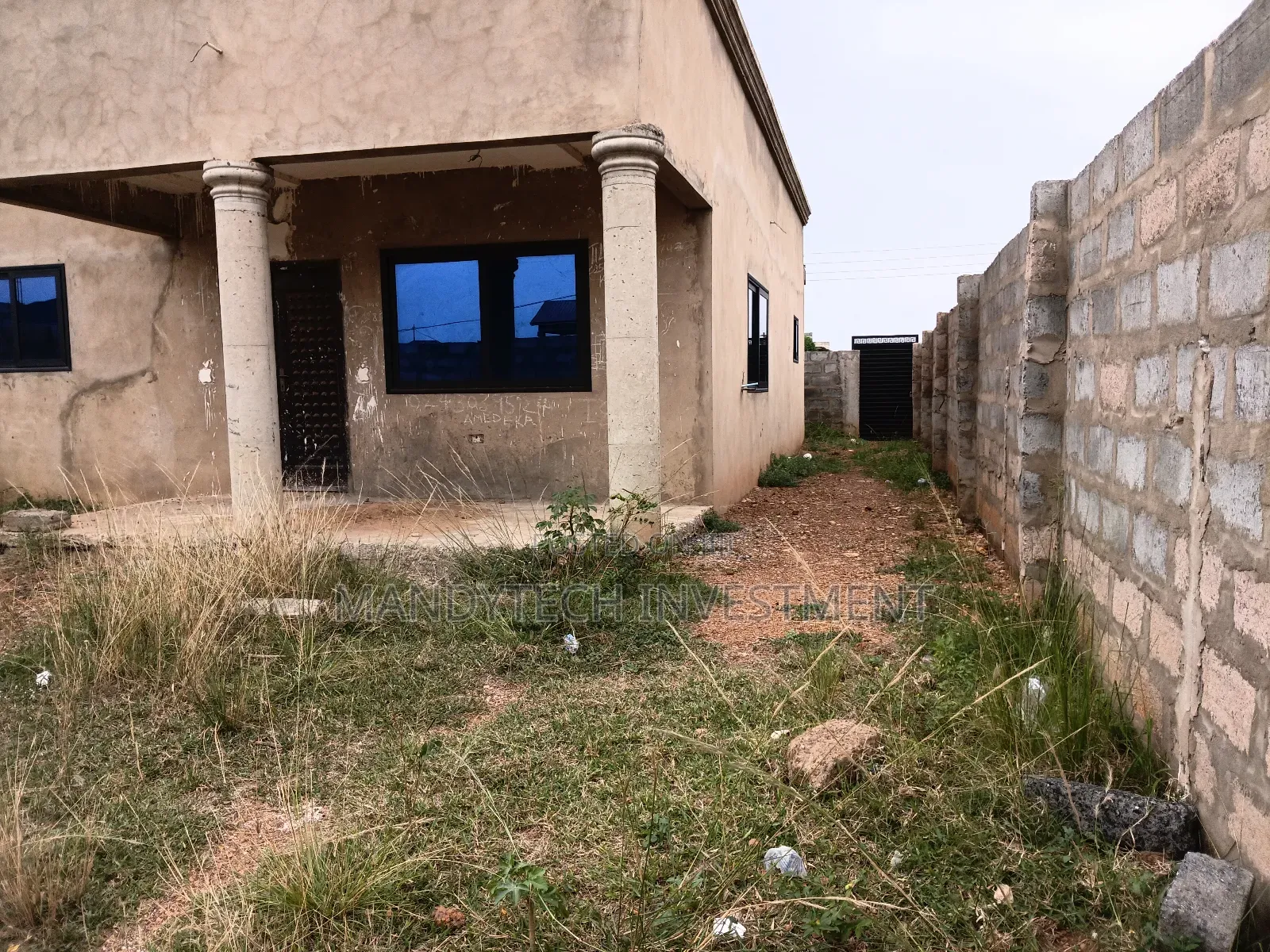 2bdrm Duplex in School Junction for sale