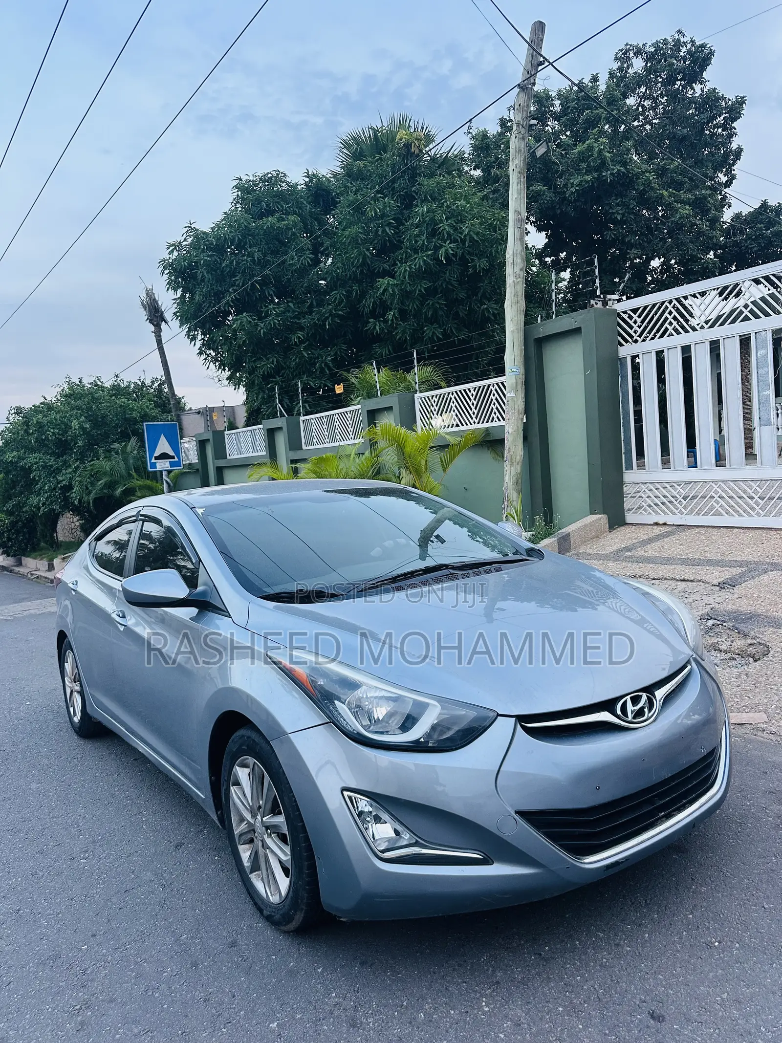 Hyundai Elantra SE Sedan FWD (1.8L 4cyl 6A) 2016 Gray