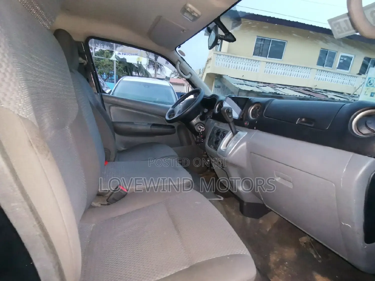 Nissan Caravan (Urvan) 2014 Black