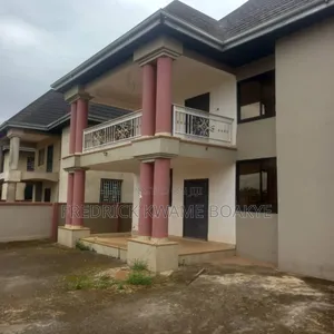 6bdrm House in Brother K Estate, Kumasi Metropolitan for sale