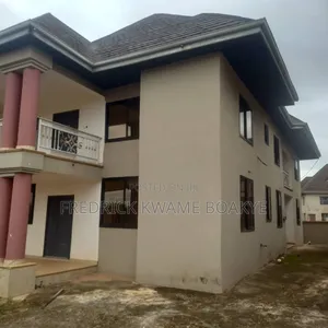 6bdrm House in Brother K Estate, Kumasi Metropolitan for sale