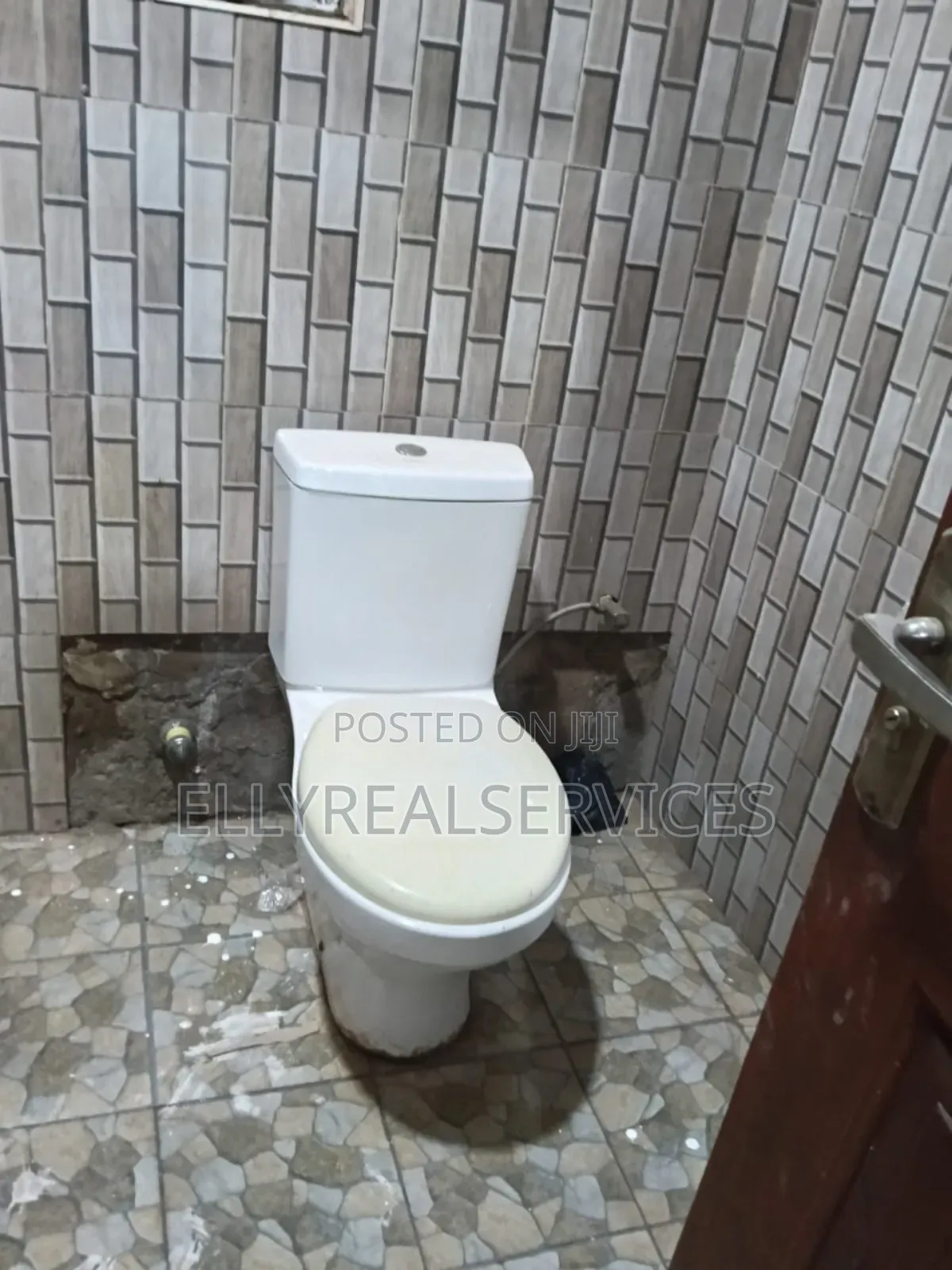 3bdrm Apartment in Ellyrealservices, Frafraha for rent