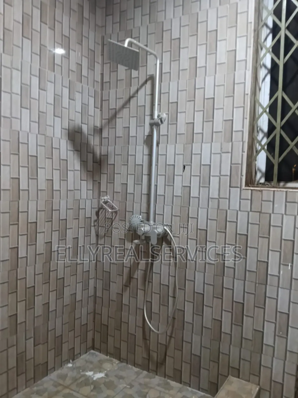 3bdrm Apartment in Ellyrealservices, Frafraha for rent